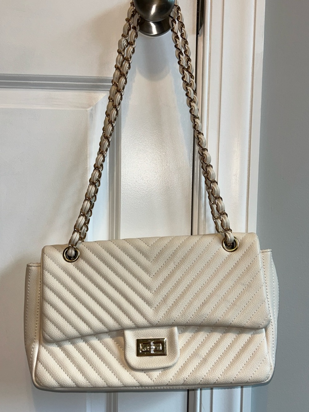 Quilted Chain-Handle Shoulder Bag in Ivory